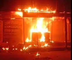 रेडीमेड कपडों की दुकान में भीषण आग