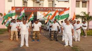 cisf फोर्स ने किया मुफ्त तिरंगा वितरण