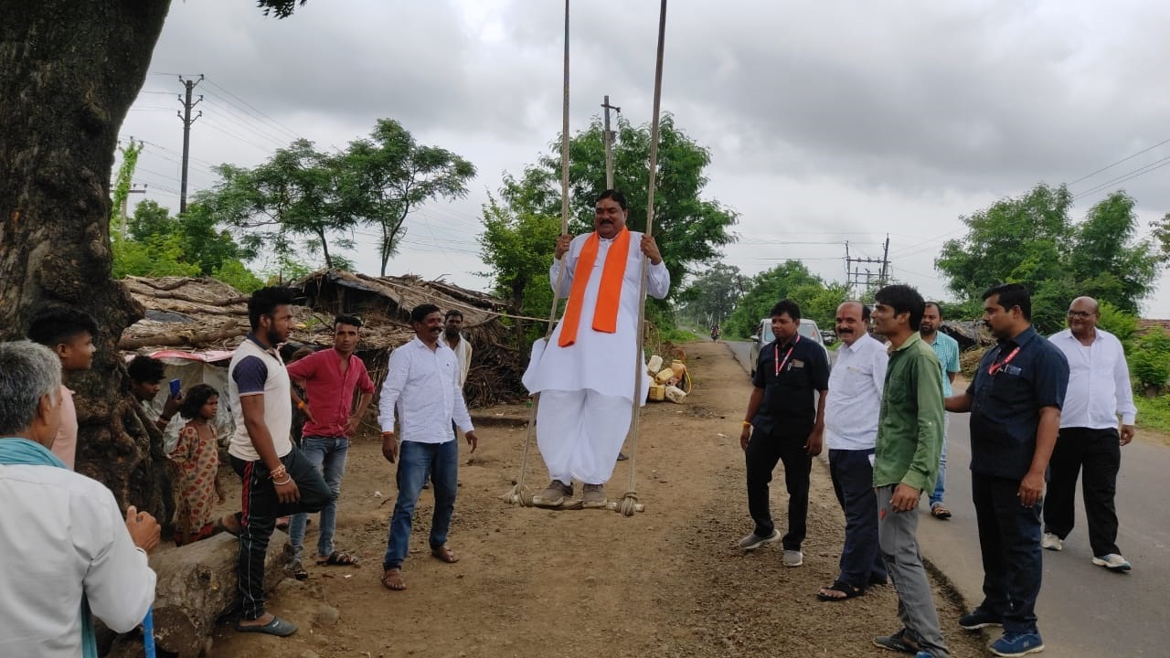 कृषि मंत्री कमल पटेल का अनोखा अंदाज़