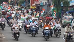 पत्रकारों की बाइक पर तिरंगा रैली