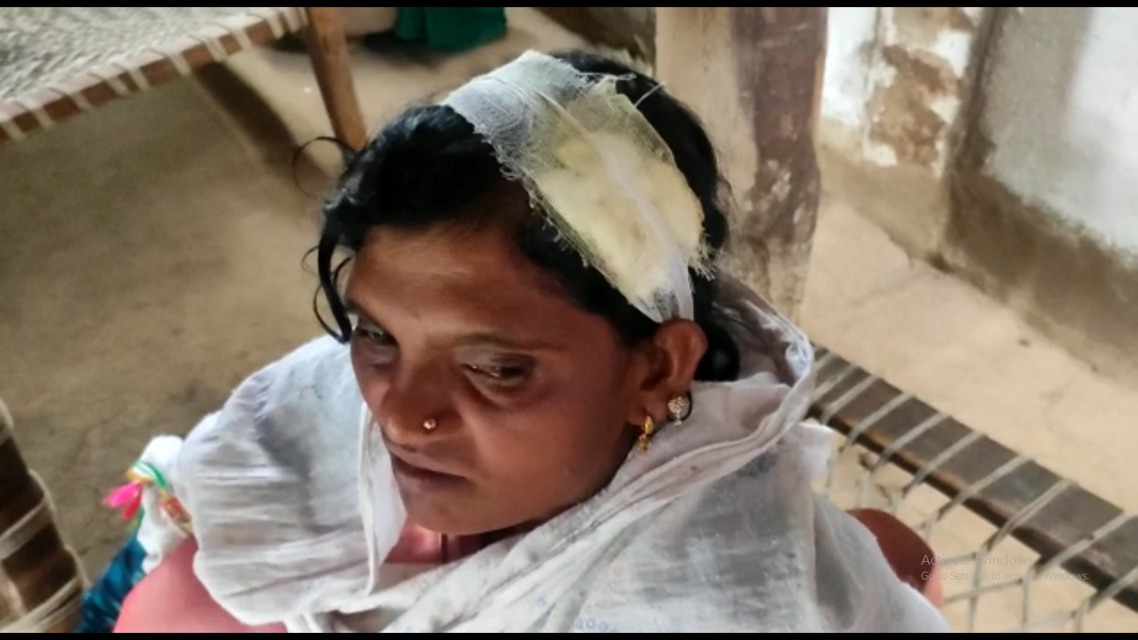 पुलिस वालों की घटिया हरकत