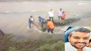 कार सहित बहे तहसीलदार और पटवारी