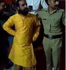 कथावाचक पति को रंगे हाथों पकड़ा