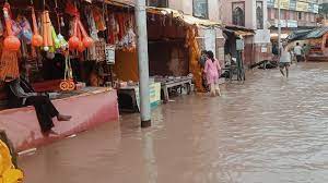 लगातार बारिश से मंदाकनी नदी का जलस्तर बढ़ा