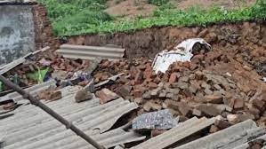 निर्माणाधीन NH 39 के मलबे से घर ढहा