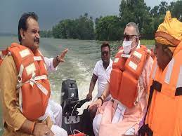 मंत्री ने लिया बाढ़ प्रभावित क्षेत्रों का जायजा 