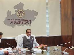 शिवराज ने अधिकारीयों को लगाई झाड़