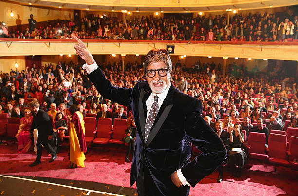 बॉलीवुड के महानायक कोरोना की चपेट में 