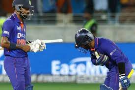 जीत के छक्के का मना जोरदार जश्न