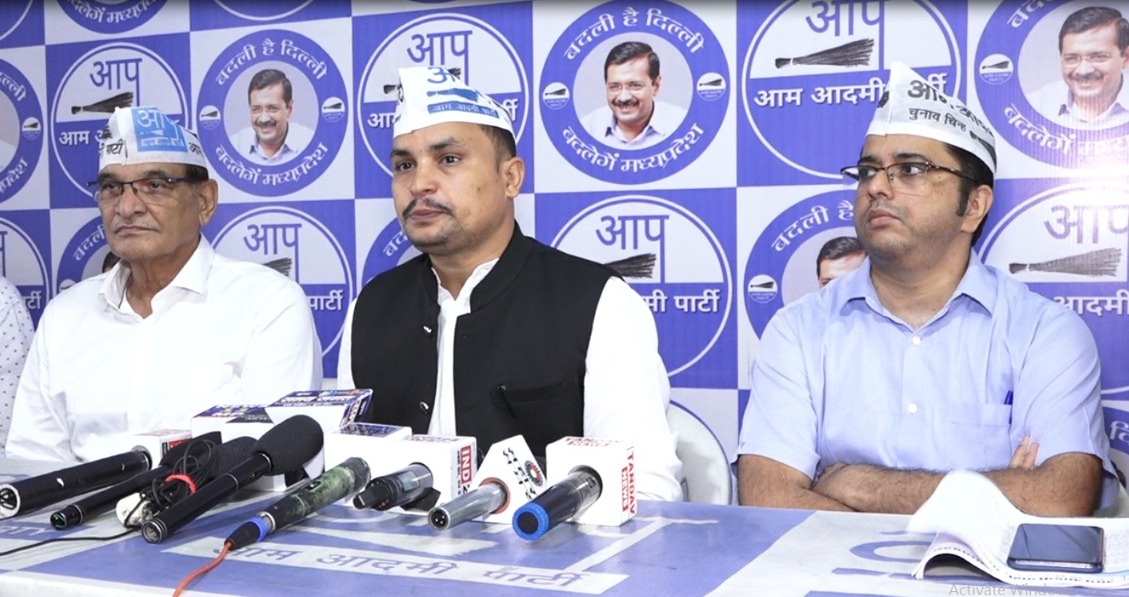 महंगाई से जनता परेशान ,दोस्तों के हो रहे टैक्स माफ़