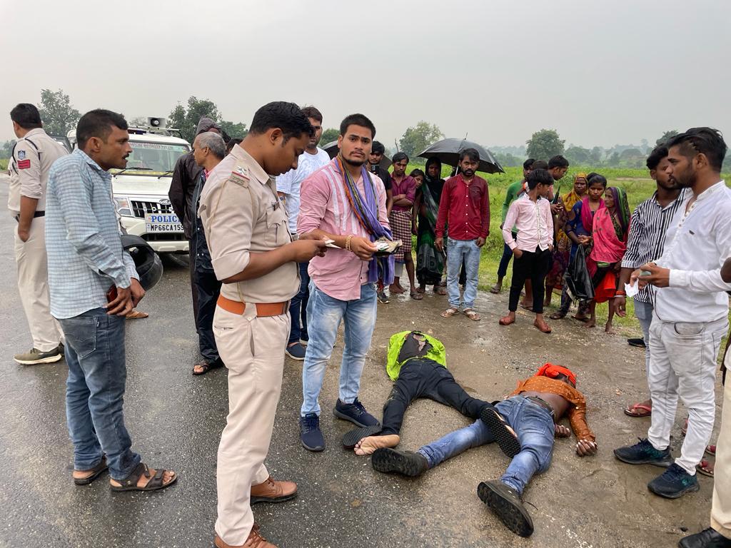 आकाशीय बिजली की चपेट में आए दो युवक