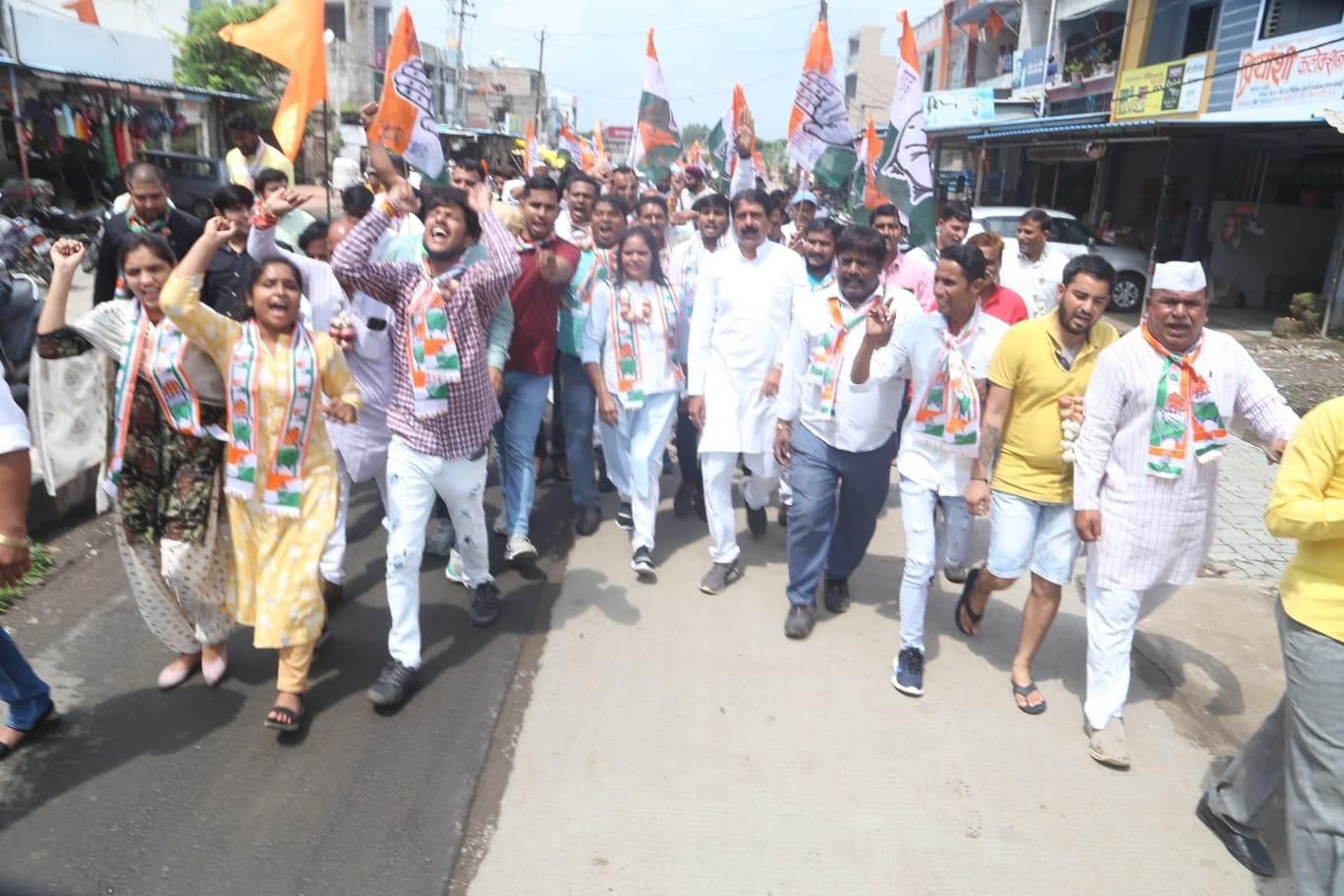 कांग्रेस का सरकार के खिलाफ हल्ला बोल प्रदर्शन