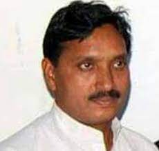 शिक्षकों पर की गई फूलों की वर्षा