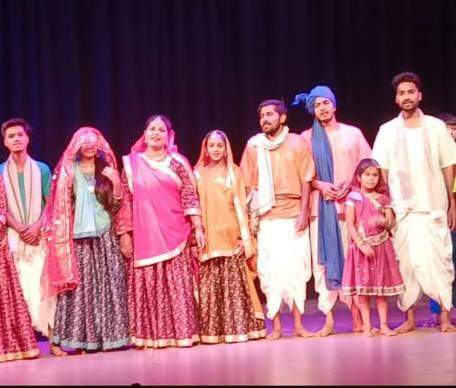 शहीद भवन में बघेली नाटक छाहुर का मंचन