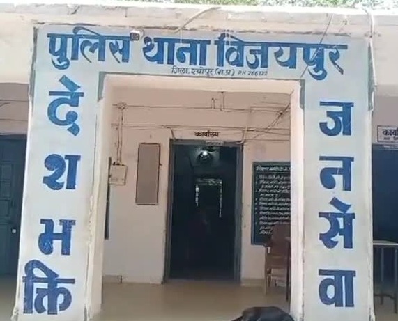 चोरी की बढ़ रही वारदातों से नाराज हुए लोग