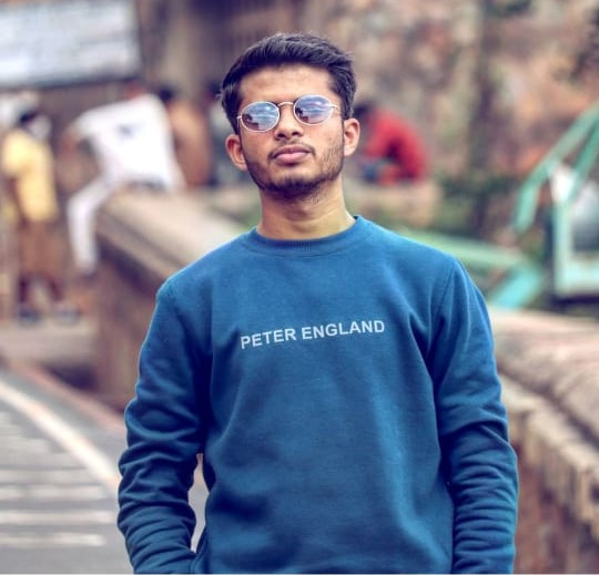 बैंक अधिकारी ने ये क्या कर दिया  