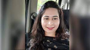 कीर्ति सक्सेना ने दिया इस्तीफा 