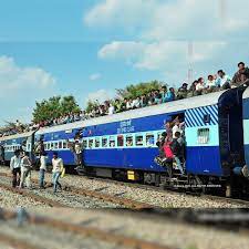 आंदोलन से ट्रेन सेवाएं अस्त व्यस्त