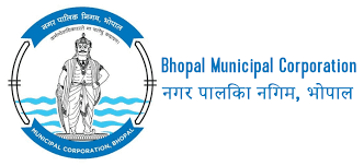 नगर निगम का फुटपाथ में लगी दुकानों पर चला बुलडोजर