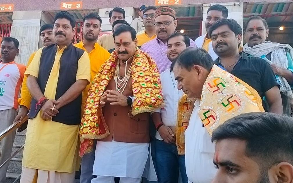 गृह मंत्री मिश्रा पहुंचे माँ शारदा के दरबार