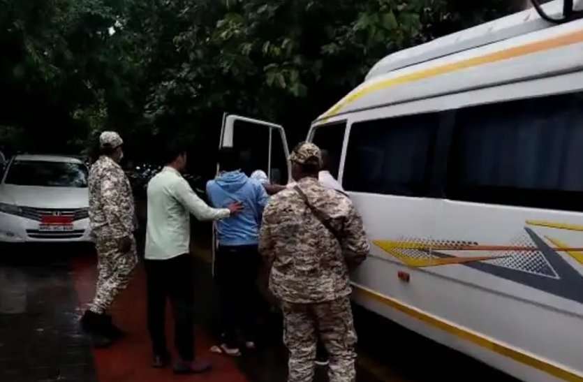 अलकायदा के दो संदिग्ध आतंकवादी गिरफ्तार