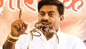 सीएम राइज स्कूल में प्राचार्य ने बनवाया मजार