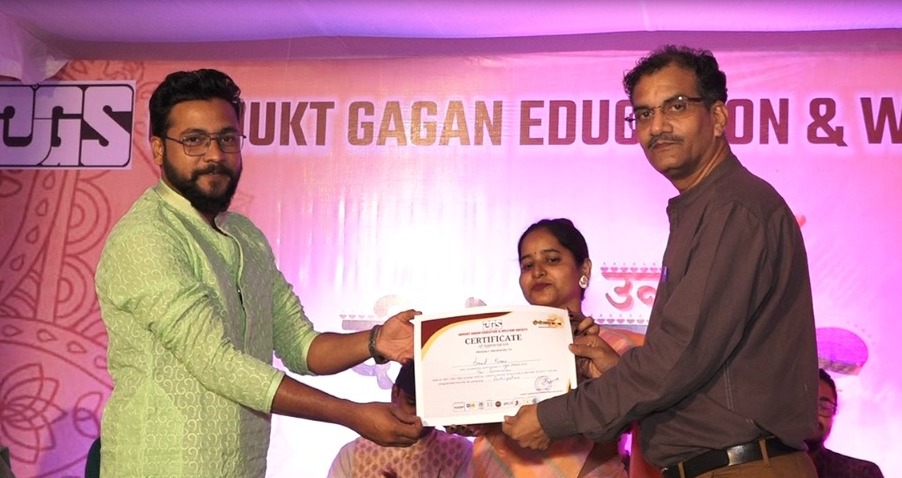 उन्मुक्त गगन में युवा कवियों ने समा बांधा