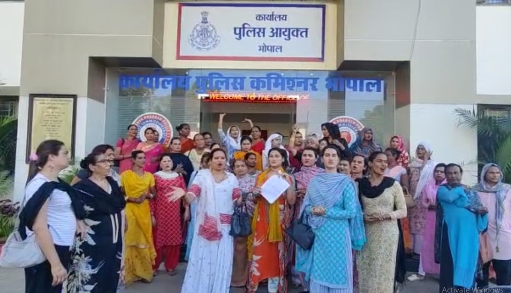 किन्नर समाज ने पुलिस कमिश्नर को सौंपा ज्ञापन