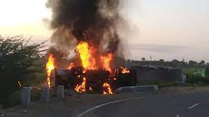 पेट्रोल-डीजल टैंकर के पलटने से तेज धमाका