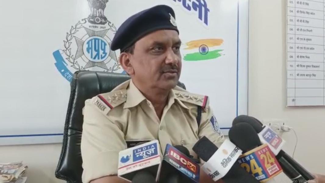 स्मैक की तस्करी करते महिला गिरफ्तार