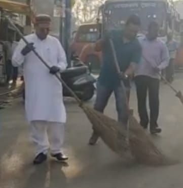 साफ़ सफाई कर लोगों को जागरूक किया