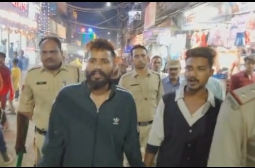 पुलिस ने निकला  गुंडे का जुलूस