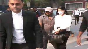 पटियाला हाउस कोर्ट पहुंचीं जैकलीन 