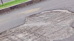 कर्ज में डूबे नगर निगम ने निकाला फूल माला का टेंडर