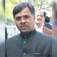 विधायक पर लूट का केस दर्ज होने पर सियासत