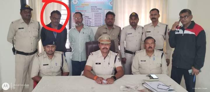 ज़िंदा पत्नी के हाथ पैर बांध तलैया में फेका था