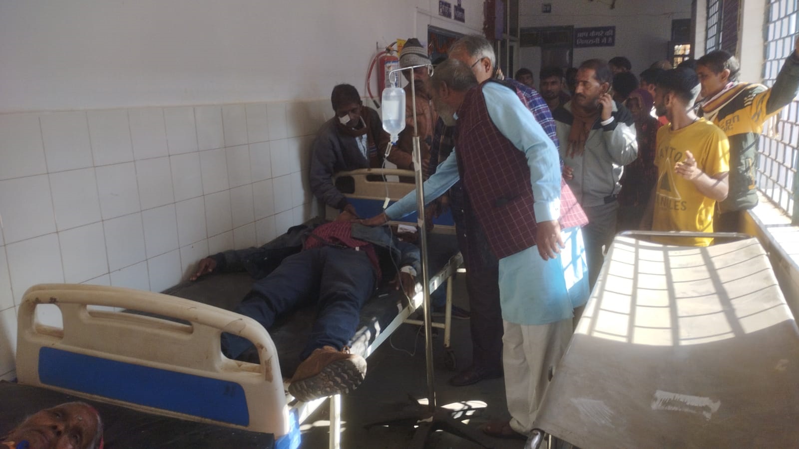 तेज़ रफ़्तार बस अनियंत्रित होकर पलटी