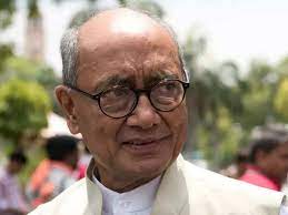 दिग्विजय सिंह गिरे जमीन पर