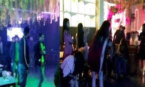 बॉटम क्लब पर पुलिस की कार्रवाई