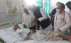 स्वास्थ्य मंत्री औचक निरीक्षण पर जिला अस्पताल पहुंचे