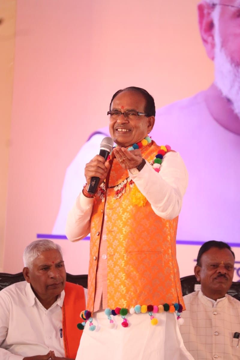 शिवराज बोले मुझे ये लोग घोषणावीर कहते हैं