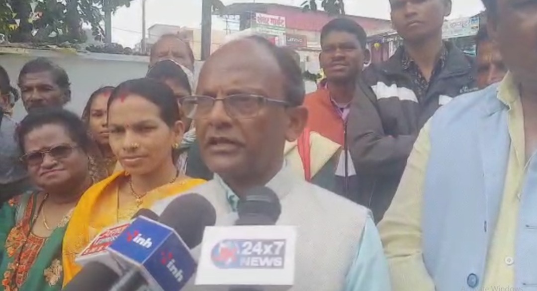 सरपंच एकता संघ ने एसडीएम को सौंपा ज्ञापन