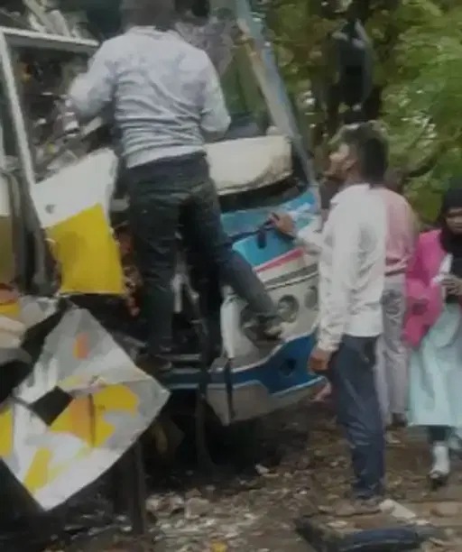 इंदौर-इच्छापुर हाईवे पर सड़क हादसा