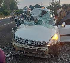 सड़क दुर्घटना के शिकार हुआ परिवार  