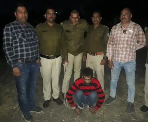 शिव मंदिर के गर्भगृह में मुस्लिम युवक की अश्लील हरकतें