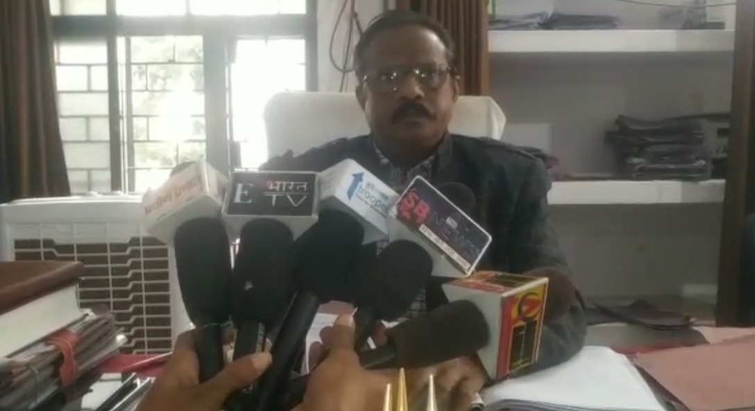 कथित दबंगों ने रोका शव का अंतिम संस्कार