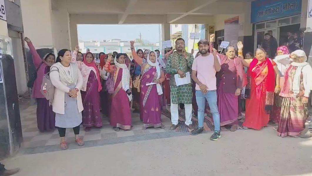 आशा कार्यकर्ताओं की अनशन जारी