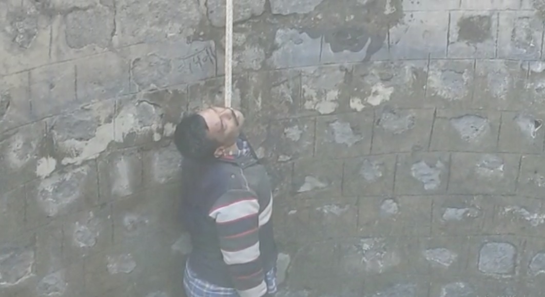 परेशान पुलिसवाले ने ये क्या किया