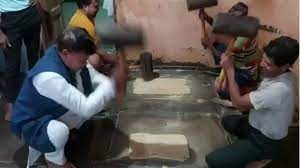 ऊर्जा मंत्री गजक कूटने में लगा रहे हैं ऊर्जा