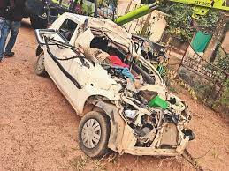 फोरलेन पर खड़े ट्रक से कार टकराई